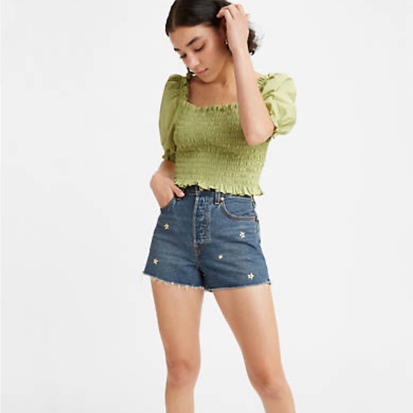 $15 ALL SHORTS ⭐️ Levi’s Ribcage short in Shortcut - medium wash - Picture 2 of 7